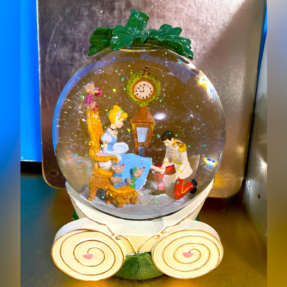 Walt Disney Exclusive 90’s Cinderella Wind Up Musical Waterglobe So This Is Love